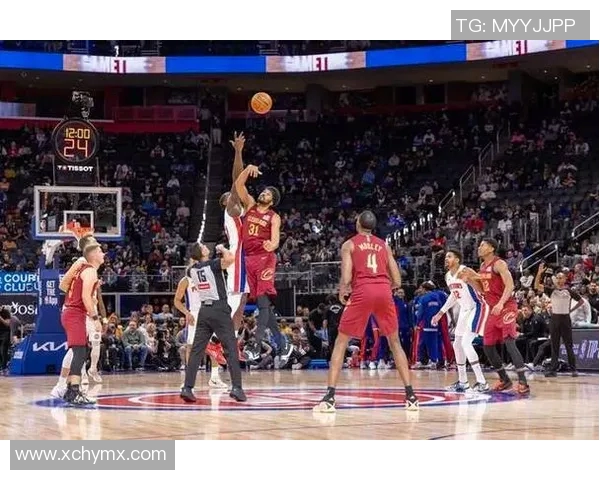 打到脸了！米切尔突破被霍兰犯规 活塞挑战失败